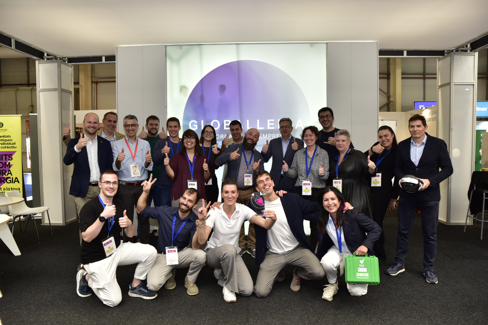 Foto-de-familia-dels-emprenedors-de-lestand-de-GlobaLleida.jpg